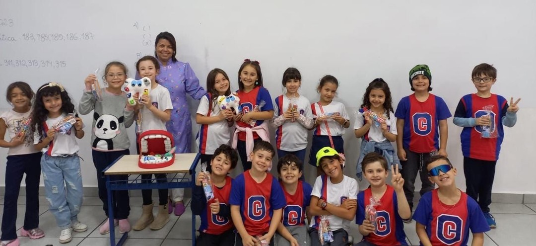 Turmas do Fundamental I recebem visita de dentista