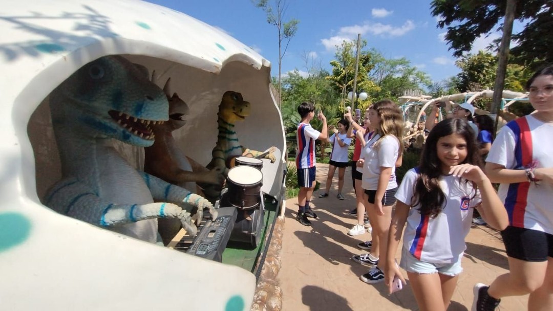 Alunos fazem viagem pedagógica em Olímpia