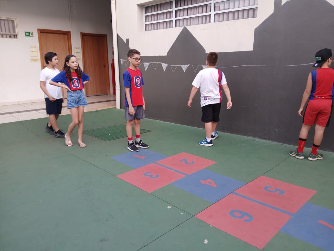 Atividades e brincadeiras entre os alunos do 5° ano B