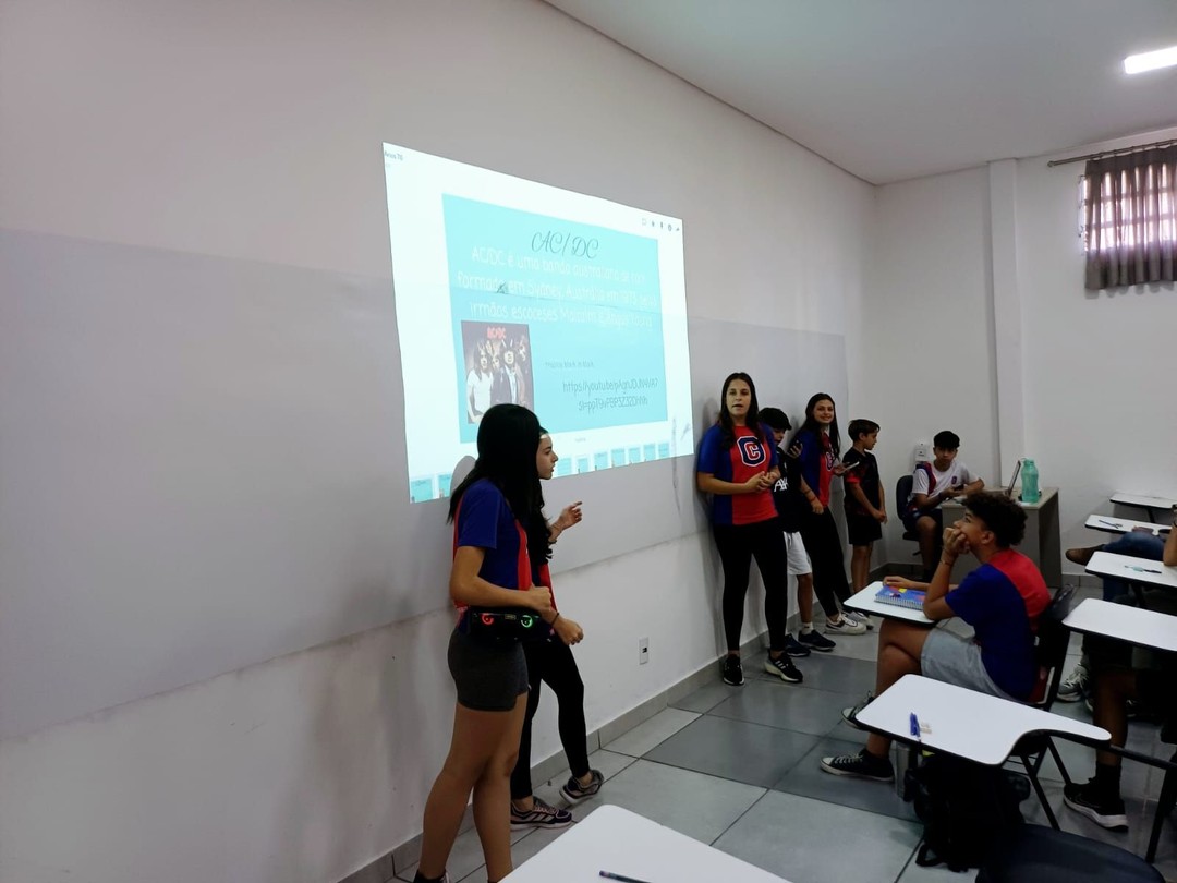 Alunos do 8 ° ano apresentam trabalhos sobre a origem do Rock